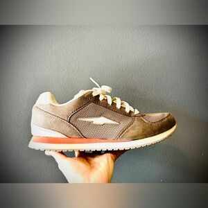 Women’s Avia Retro Athletic Sneaker size 8.5